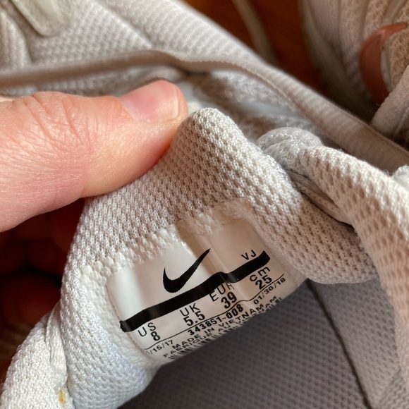 Women’s Nike Shoes - Picture 5 of 5